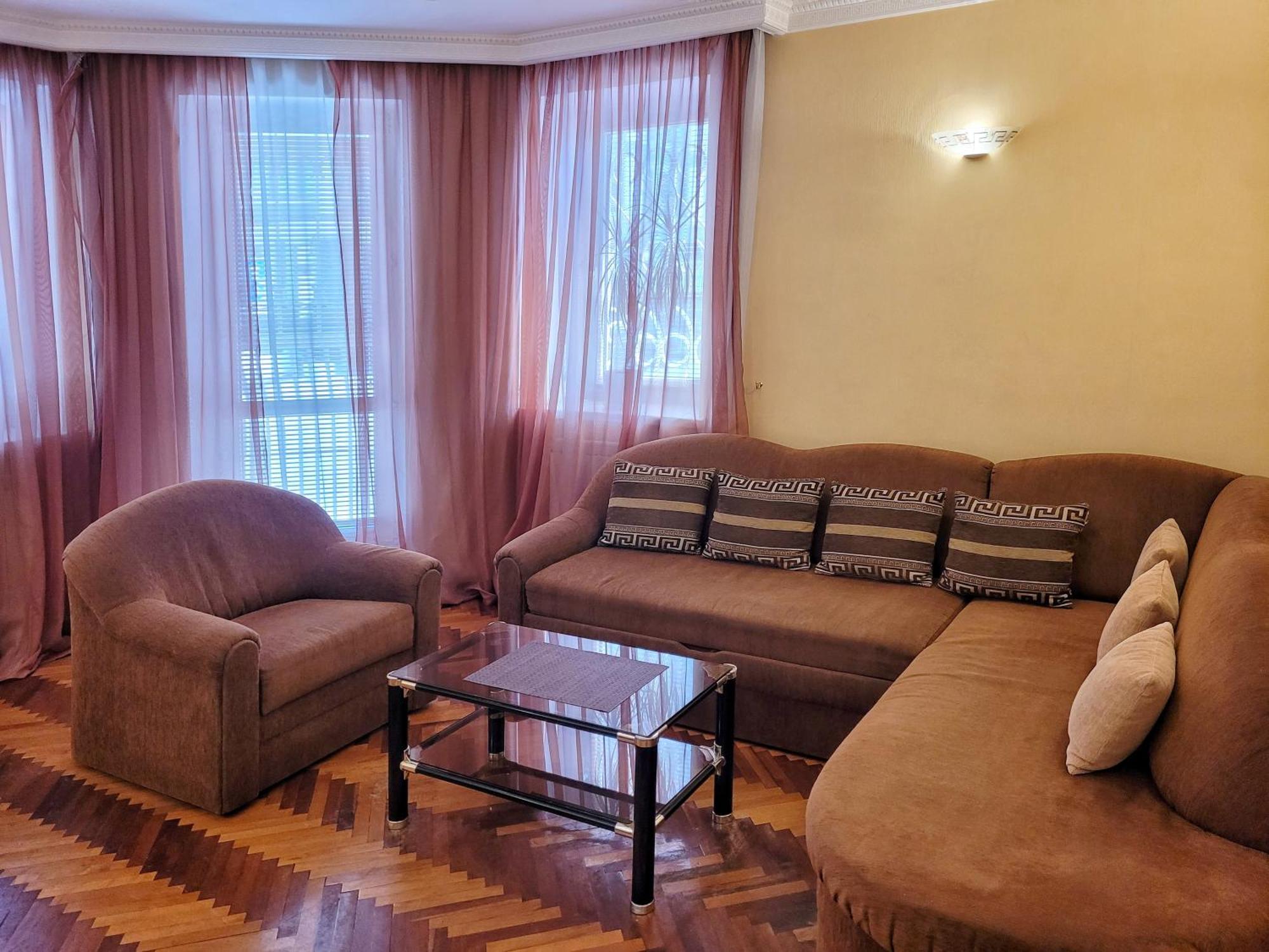 Home Hotel Apartments On Kontraktova Ploshcha Kiev Exteriör bild